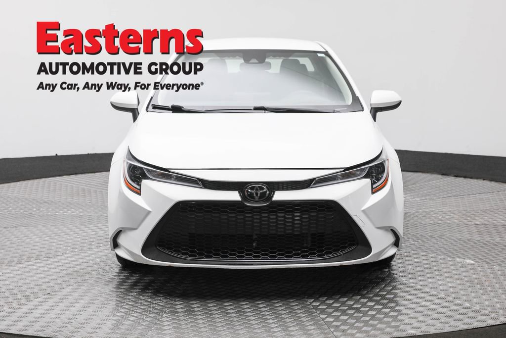 Used 2022 Toyota Corolla LE image 2