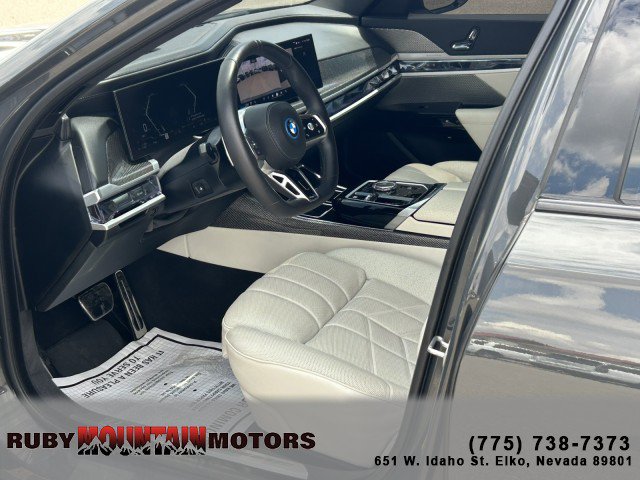 Used 2025 BMW 750e xDrive w/ Premium Package AWD/4WD image 10