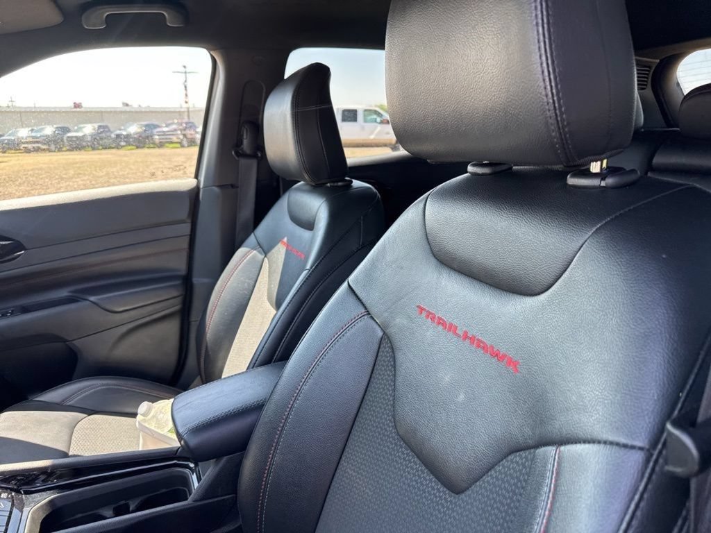 Used 2025 Jeep Compass Trailhawk AWD/4WD image 27