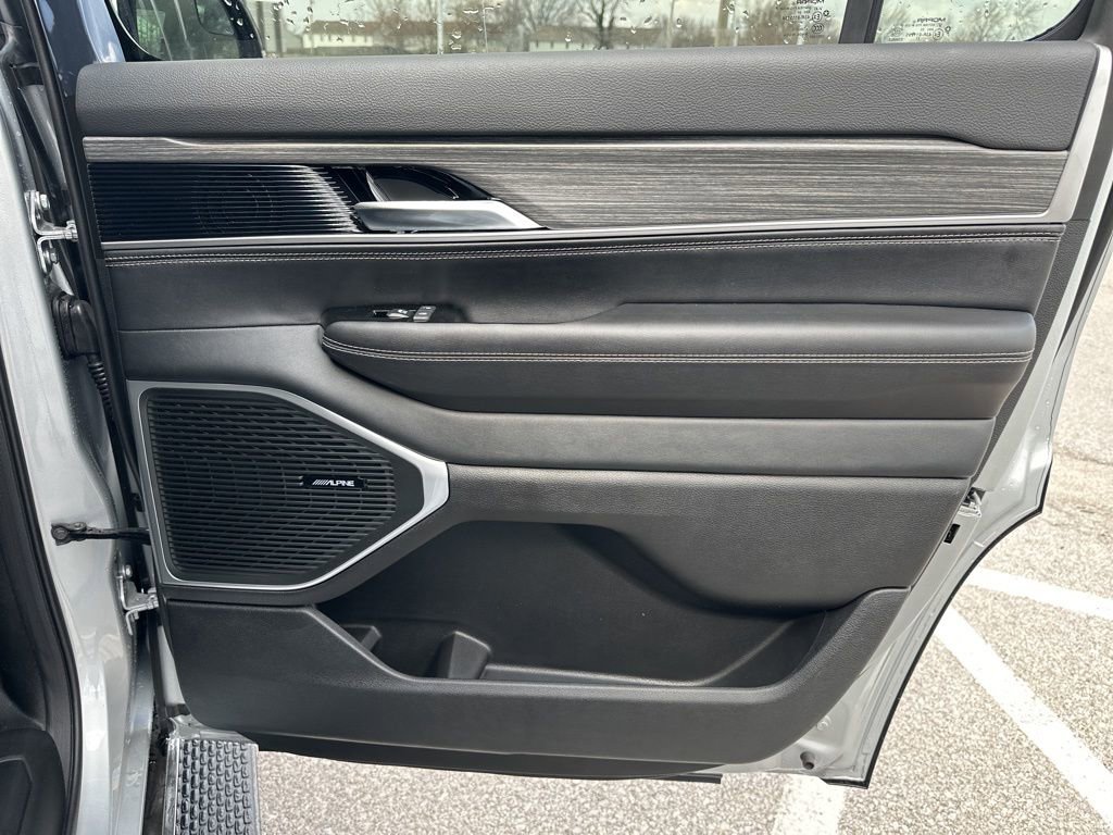 Used 2024 Jeep Wagoneer Series III w/ Rear Seat Video Group 1 image 18