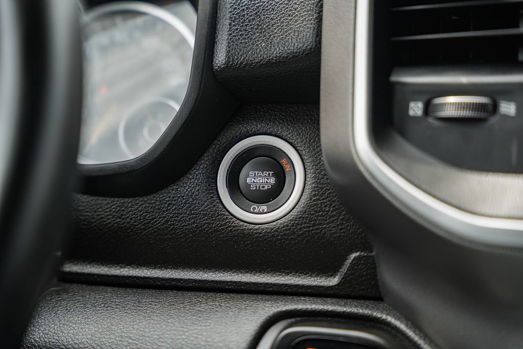 Used 2022 RAM 1500 Big Horn AWD/4WD image 30