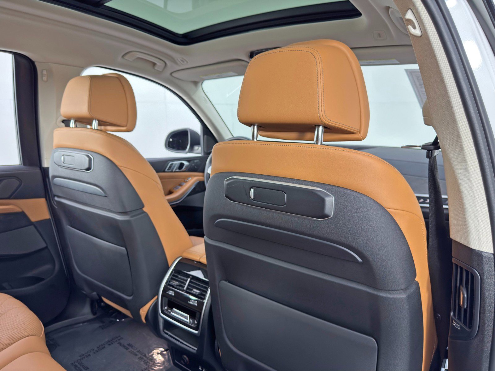 Used 2023 BMW X7 xDrive40i w/ Premium Package image 39