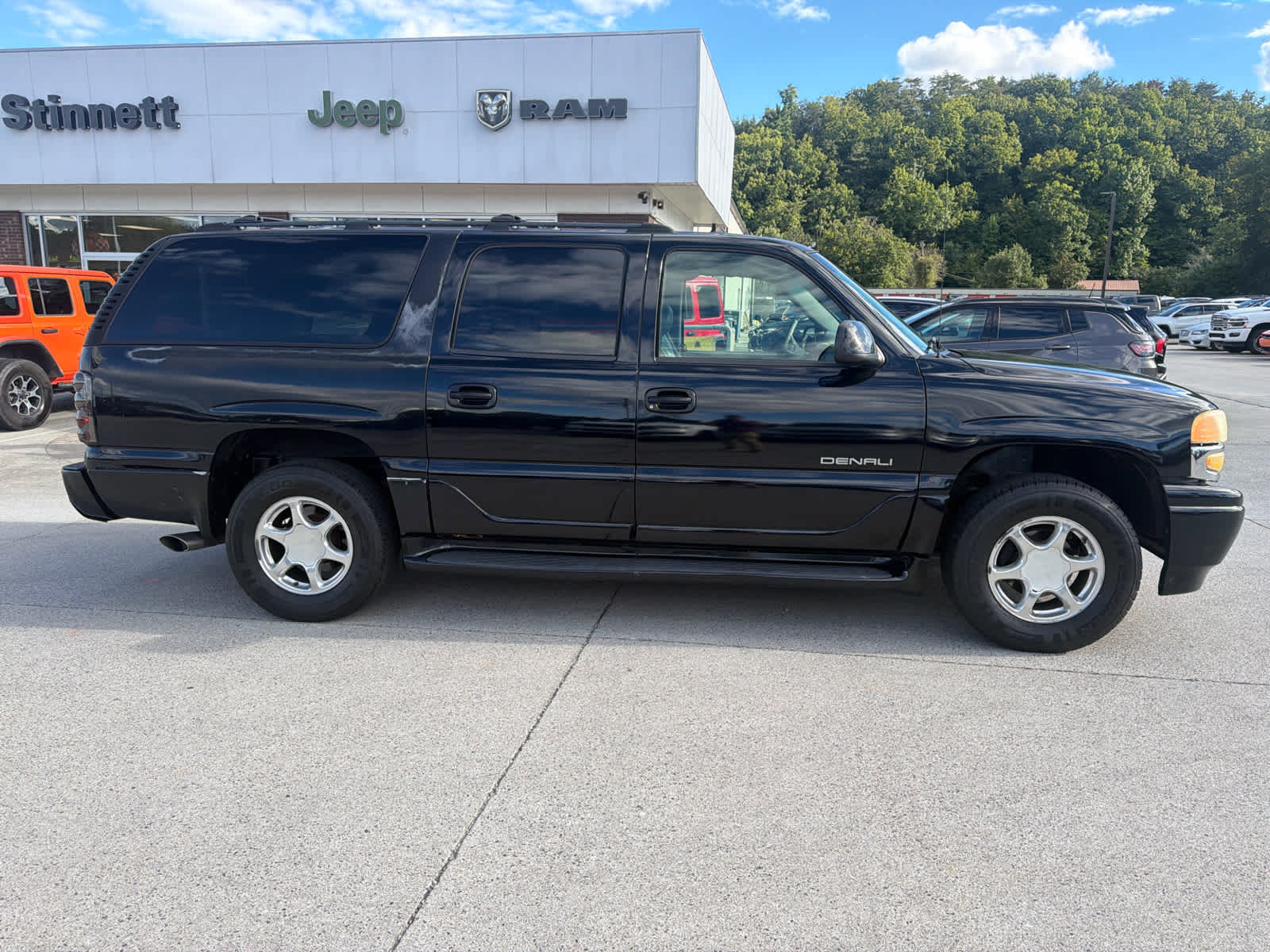 Used 2002 GMC Yukon XL Denali AWD/4WD image 2
