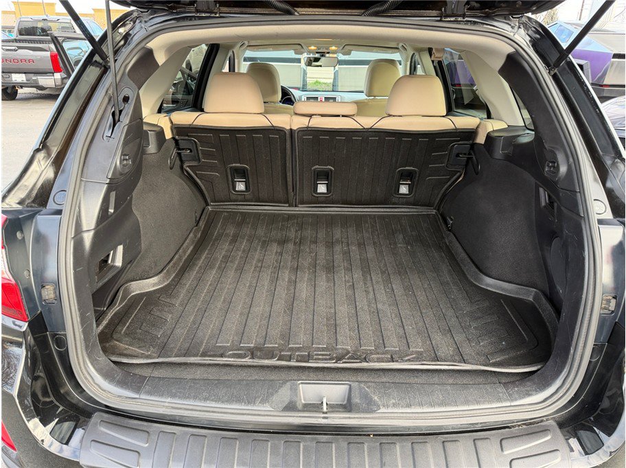 Used 2017 Subaru Outback 3.6R Limited AWD/4WD image 32