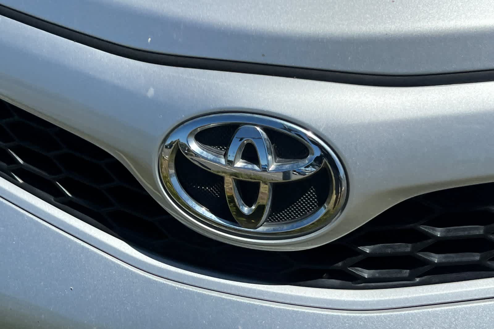 Used 2012 Toyota Camry SE FWD image 13