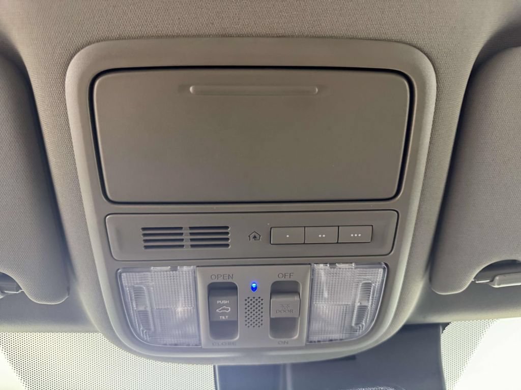Used 2017 Honda Pilot Touring image 24