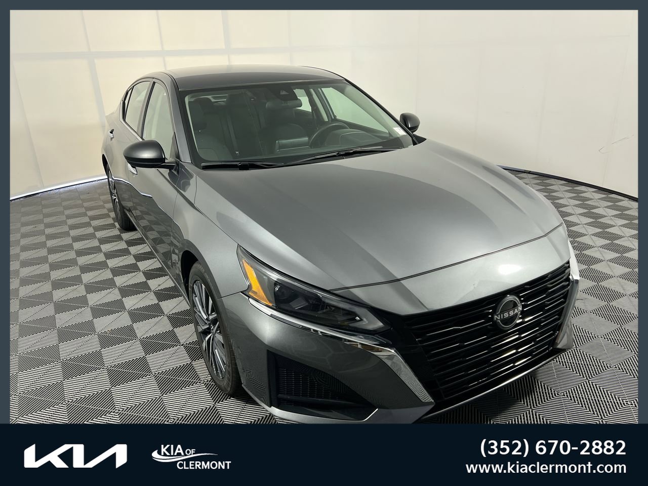 Used 2024 Nissan Altima 2.5 SV image 1