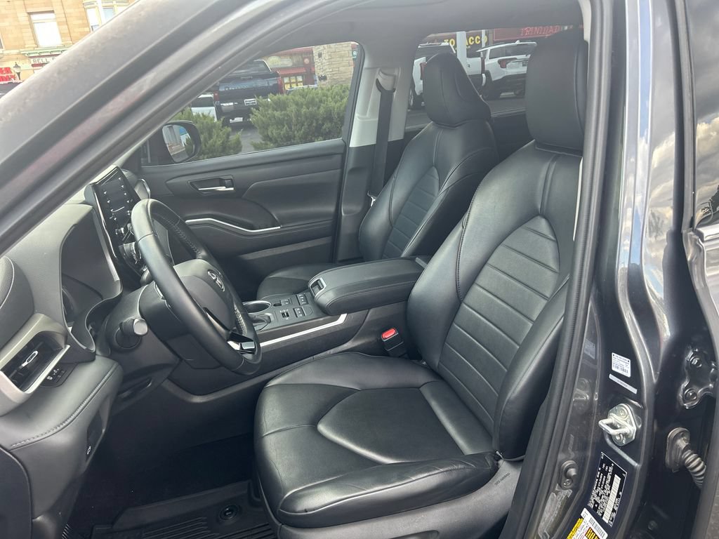 Used 2020 Toyota Highlander XLE AWD/4WD image 10