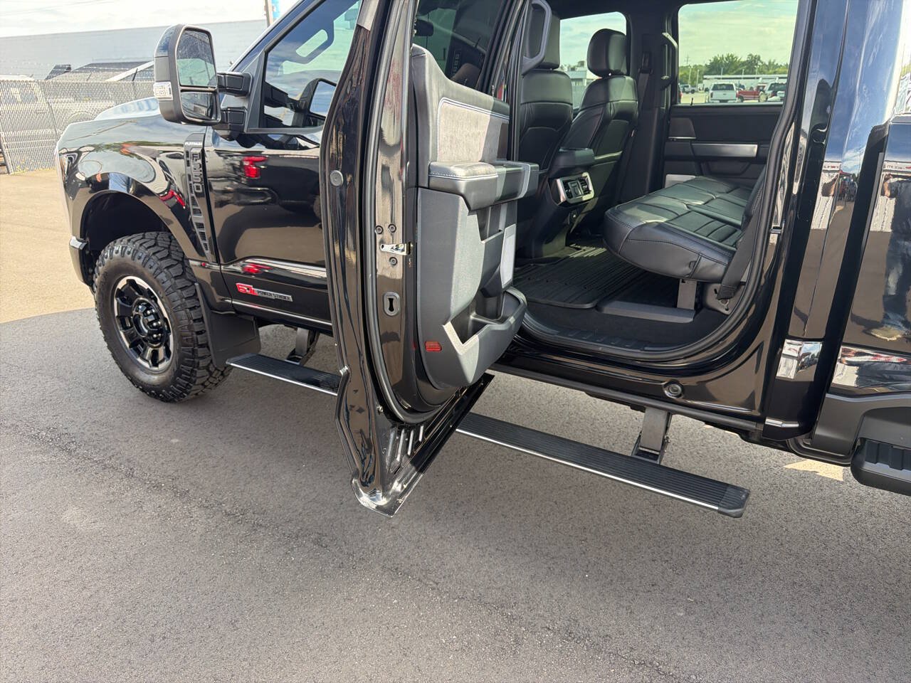 Used 2026 Ford F250 Platinum w/ Tremor Off-Road Package AWD/4WD image 15