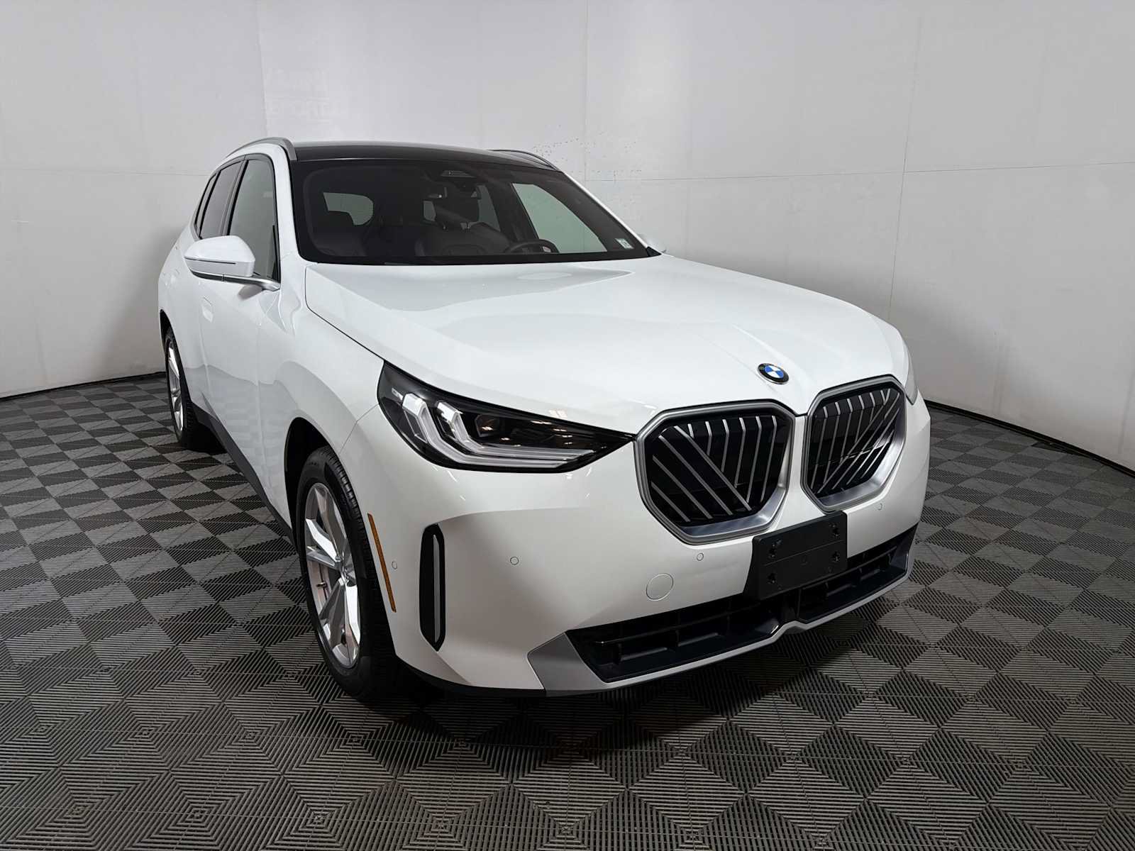 Used 2025 BMW X3 xDrive30i w/ Convenience Package AWD/4WD image 2