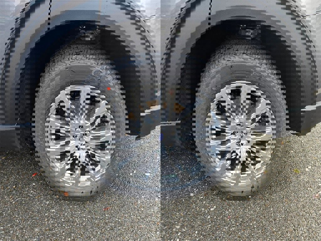 New 2025 Ford Explorer Active w/ Active Comfort Package image 9