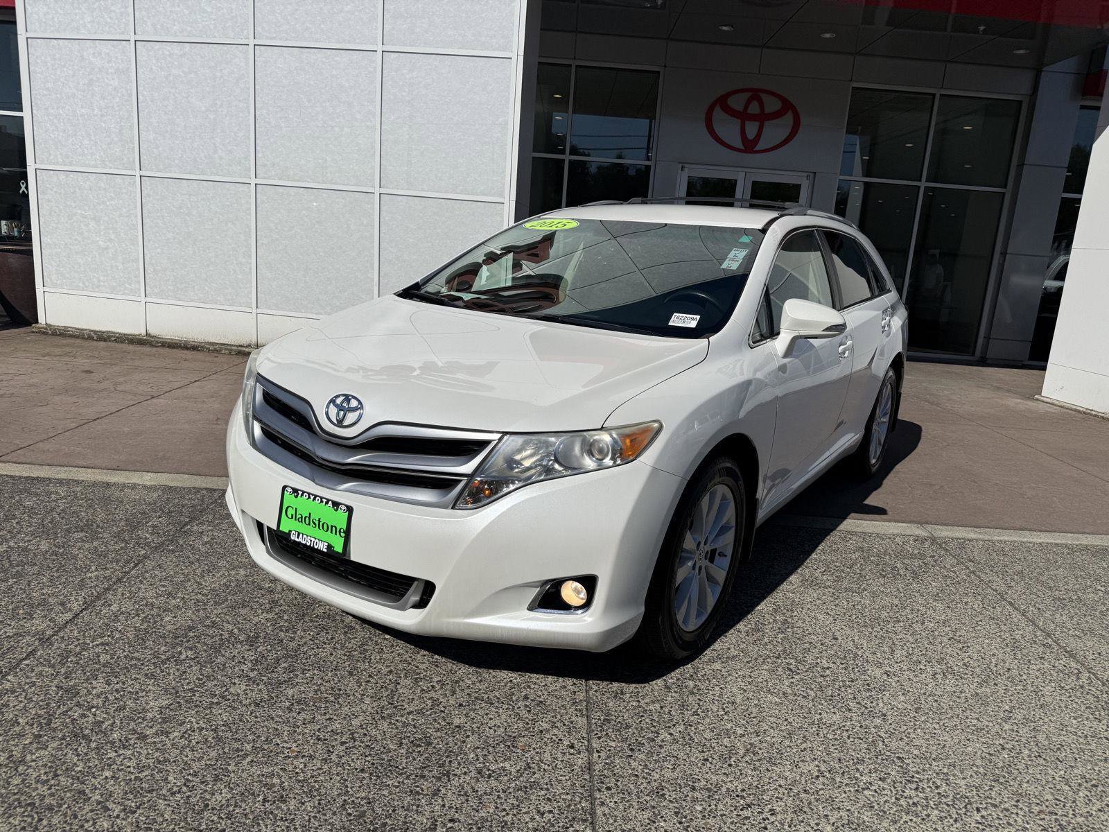 Used 2015 Toyota Venza LE AWD/4WD image 2