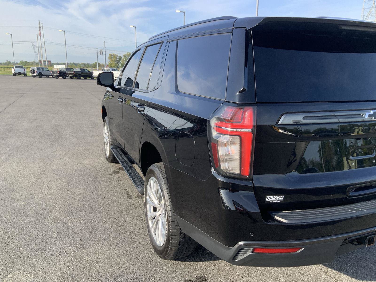 Used 2021 Chevrolet Tahoe Z71 w/ Luxury Package AWD/4WD image 12