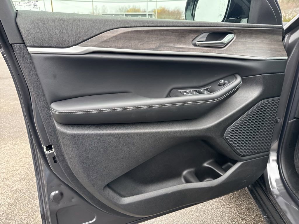 New 2026 Jeep Grand Cherokee Altitude image 20