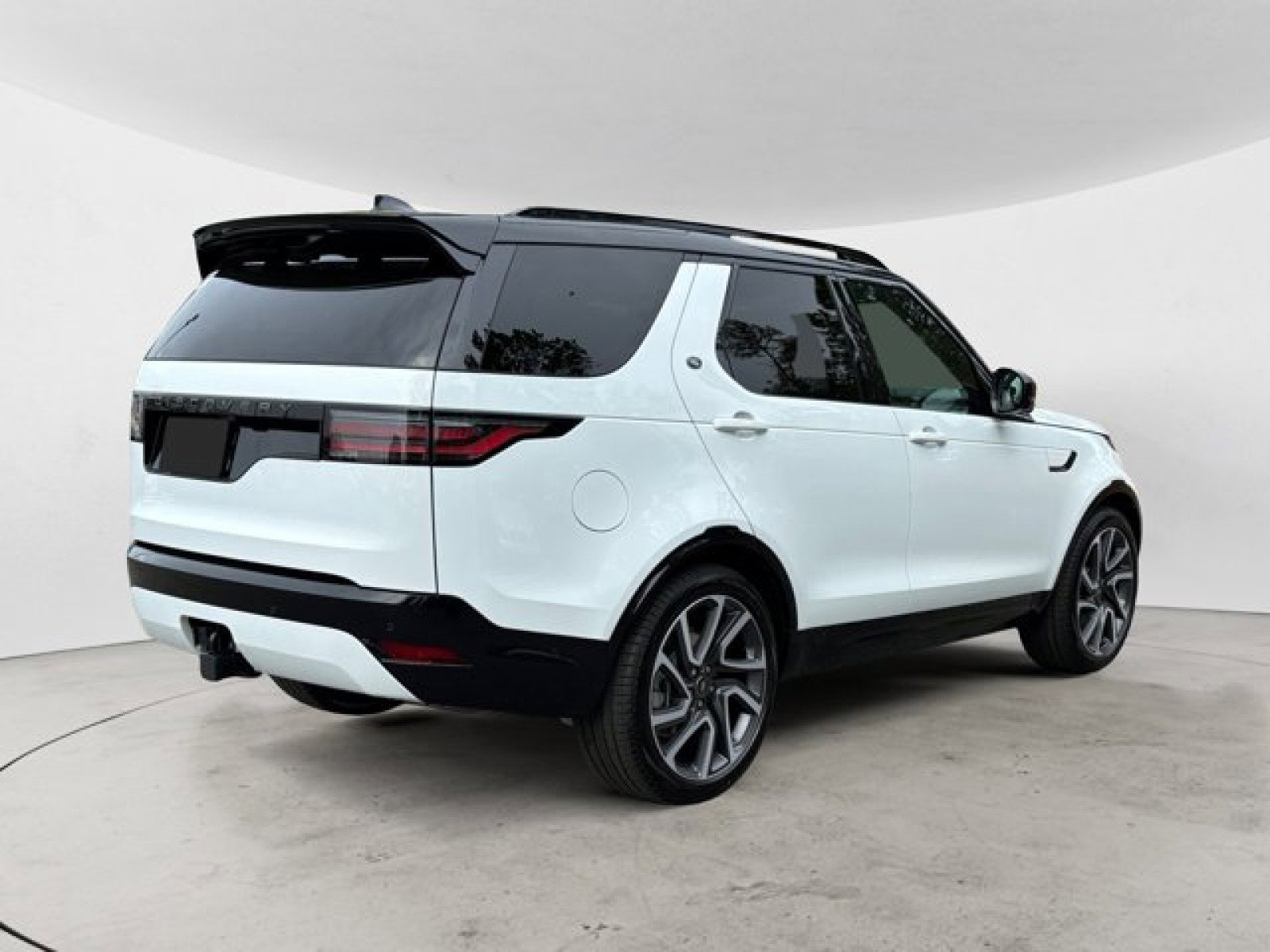 New 2025 Land Rover Discovery Dynamic SE image 4