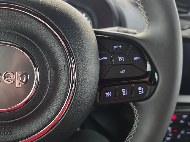 Used 2021 Jeep Renegade Latitude AWD/4WD image 17