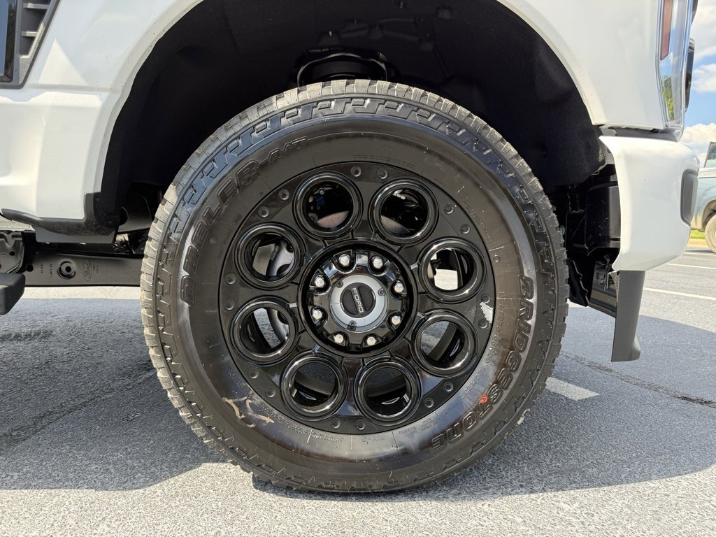 New 2026 Ford F250 Lariat w/ Black Appearance Package image 33