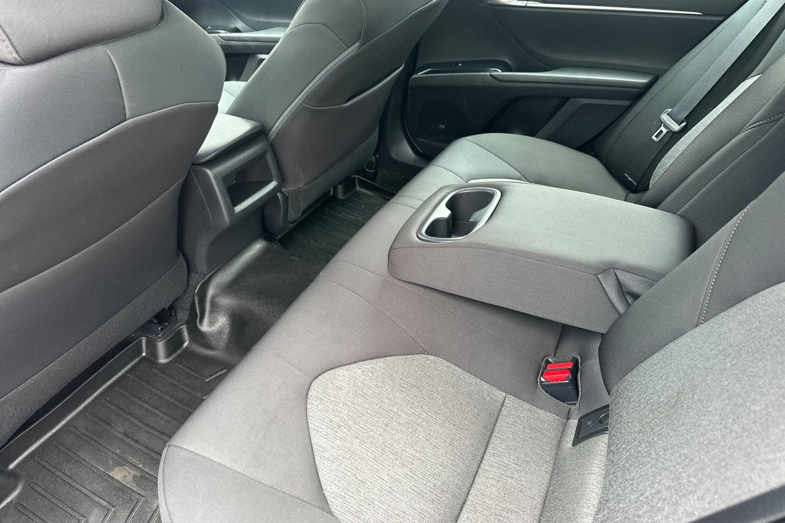 Used 2019 Toyota Camry LE FWD image 13