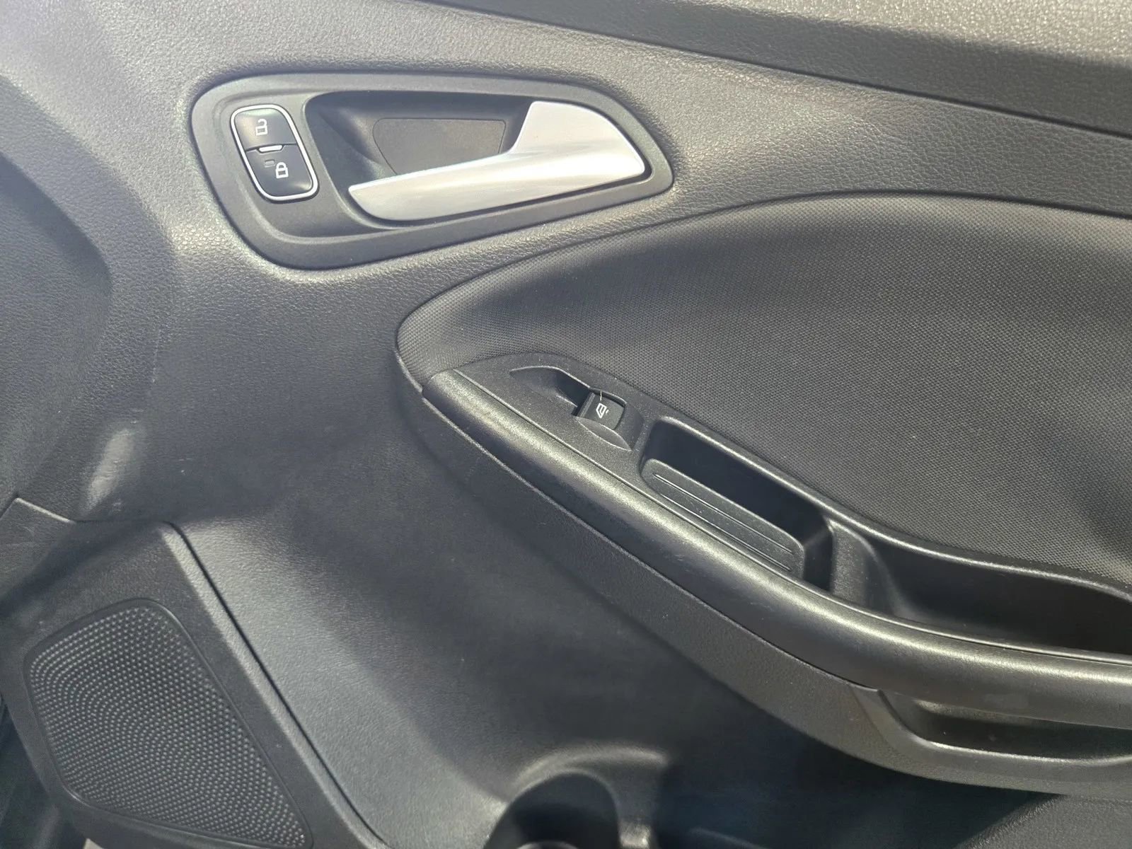 Used 2017 Ford Focus SE image 6