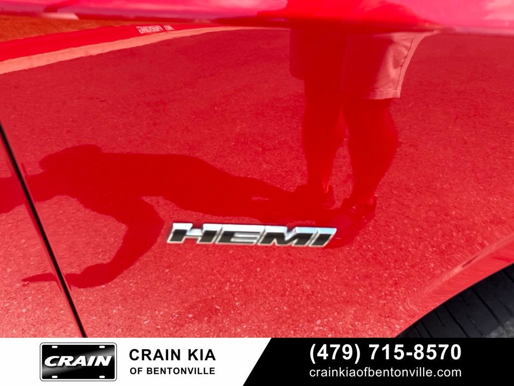 Used 2017 Dodge Challenger R/T w/ Driver Convenience Group RWD image 8