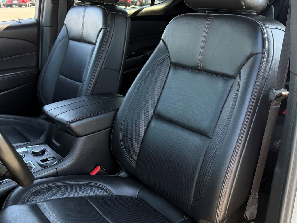Used 2023 Chevrolet Traverse RS image 23