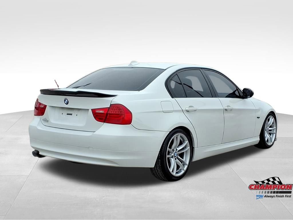 Used 2011 BMW 328i xDrive Sedan image 4