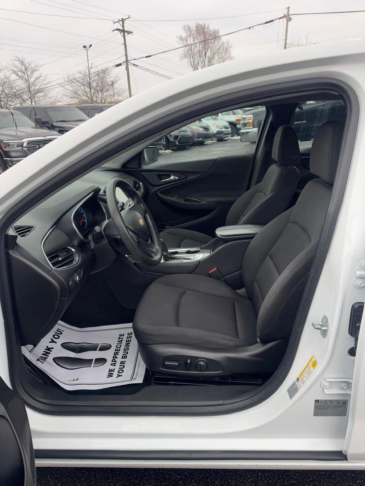 Used 2016 Chevrolet Malibu LT image 10