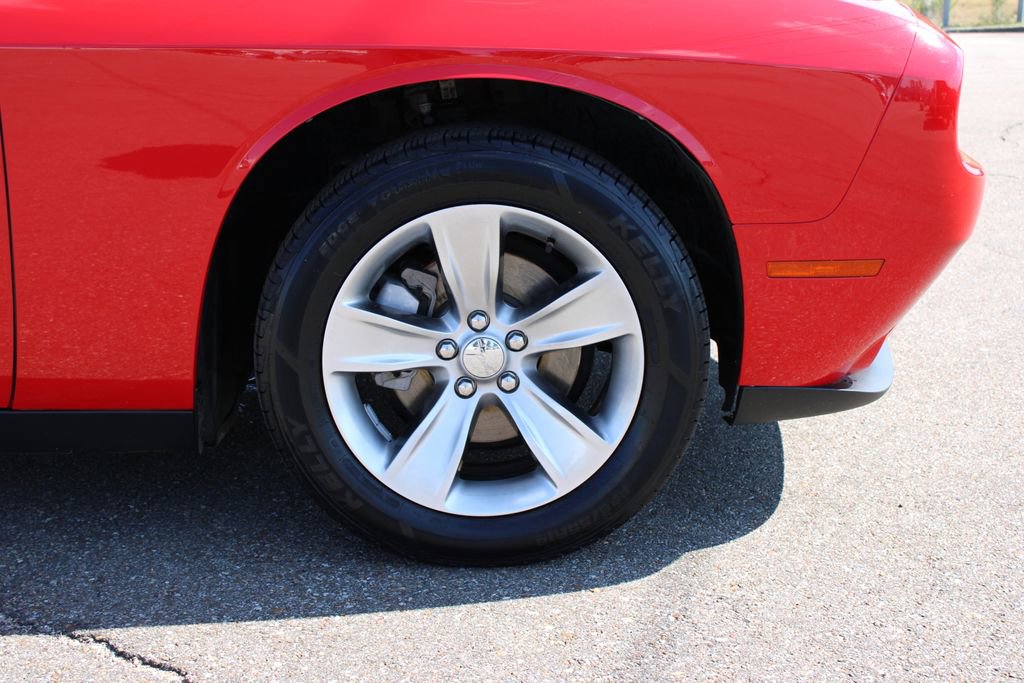 Used 2021 Dodge Challenger SXT image 5