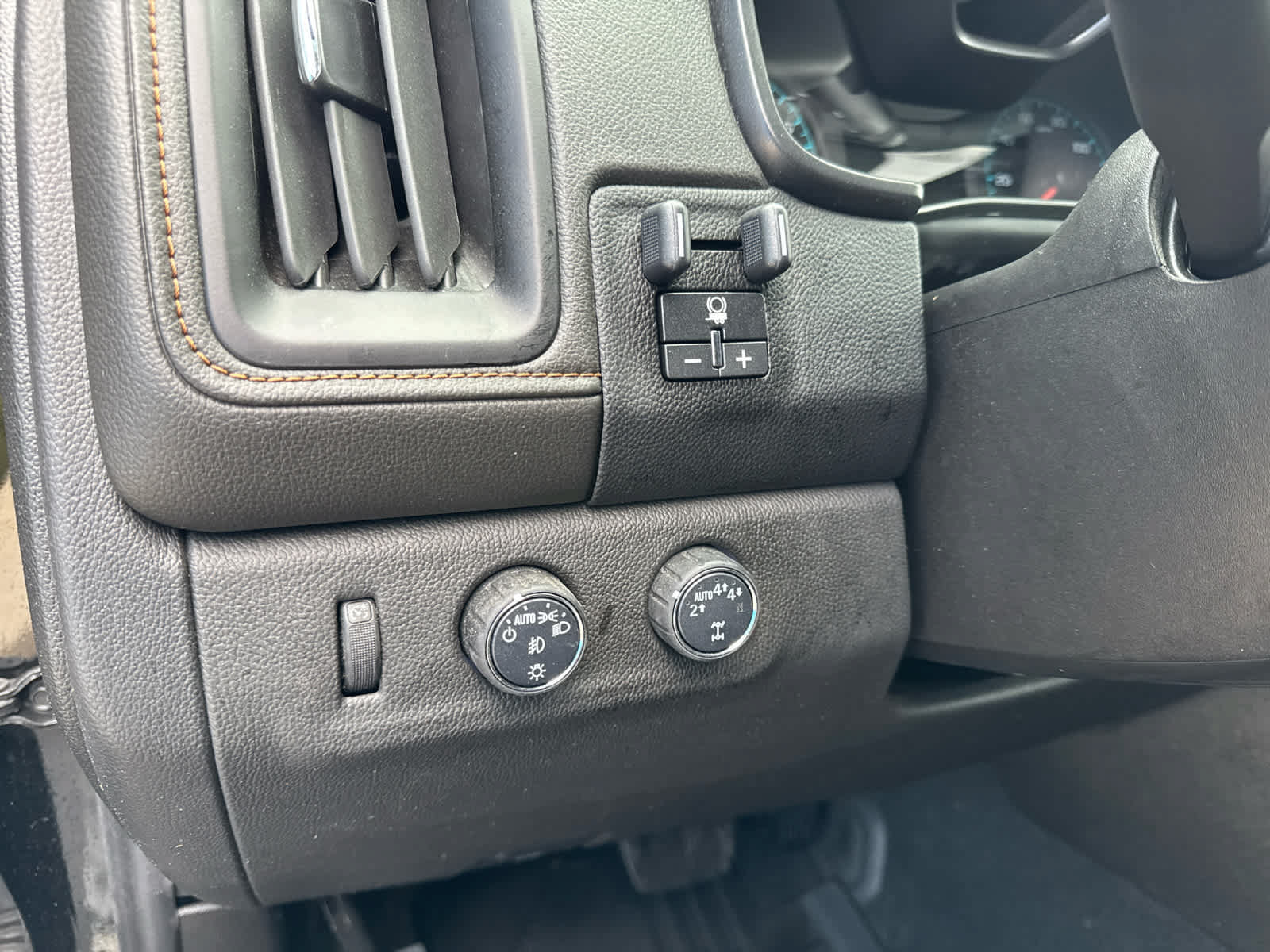 Used 2022 GMC Canyon AT4 w/ Driver Alert Package AWD/4WD image 19