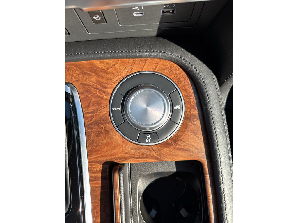 Used 2024 Nissan Armada SL w/ Captain's Chairs Package RWD image 29