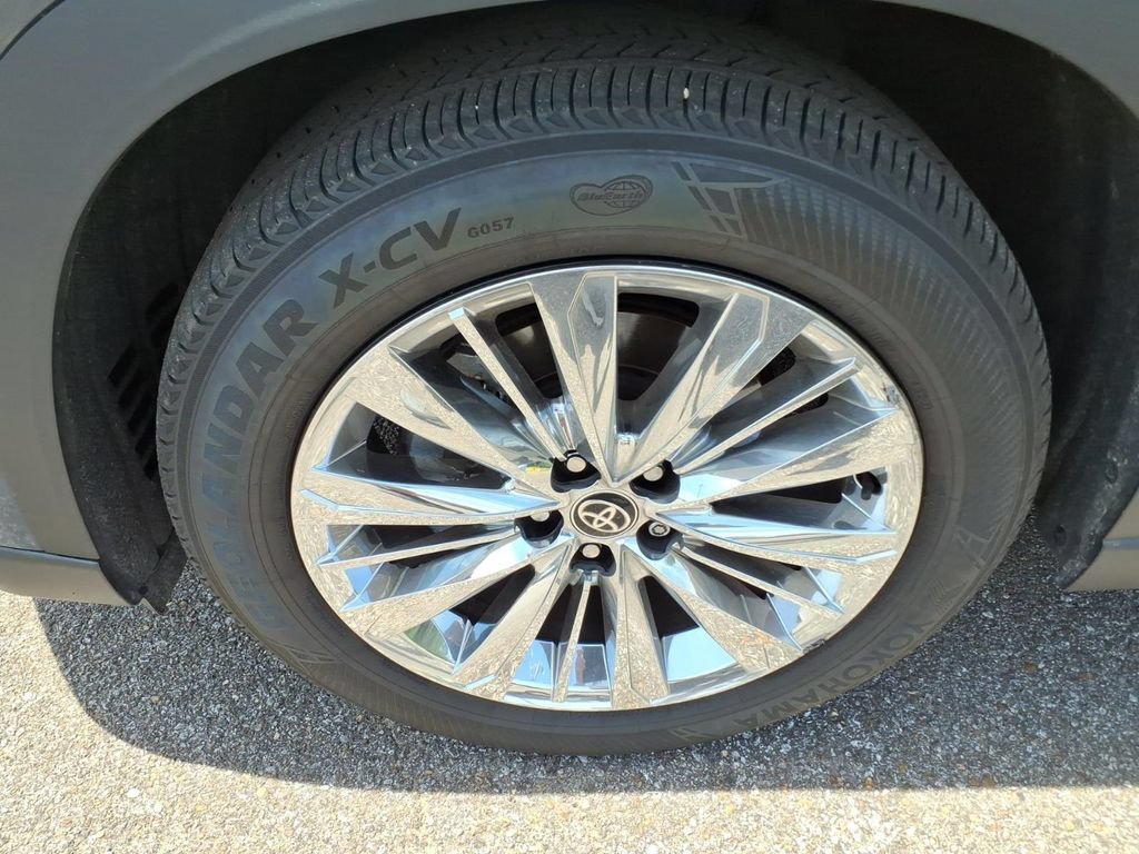 Used 2024 Toyota Grand Highlander AWD image 9