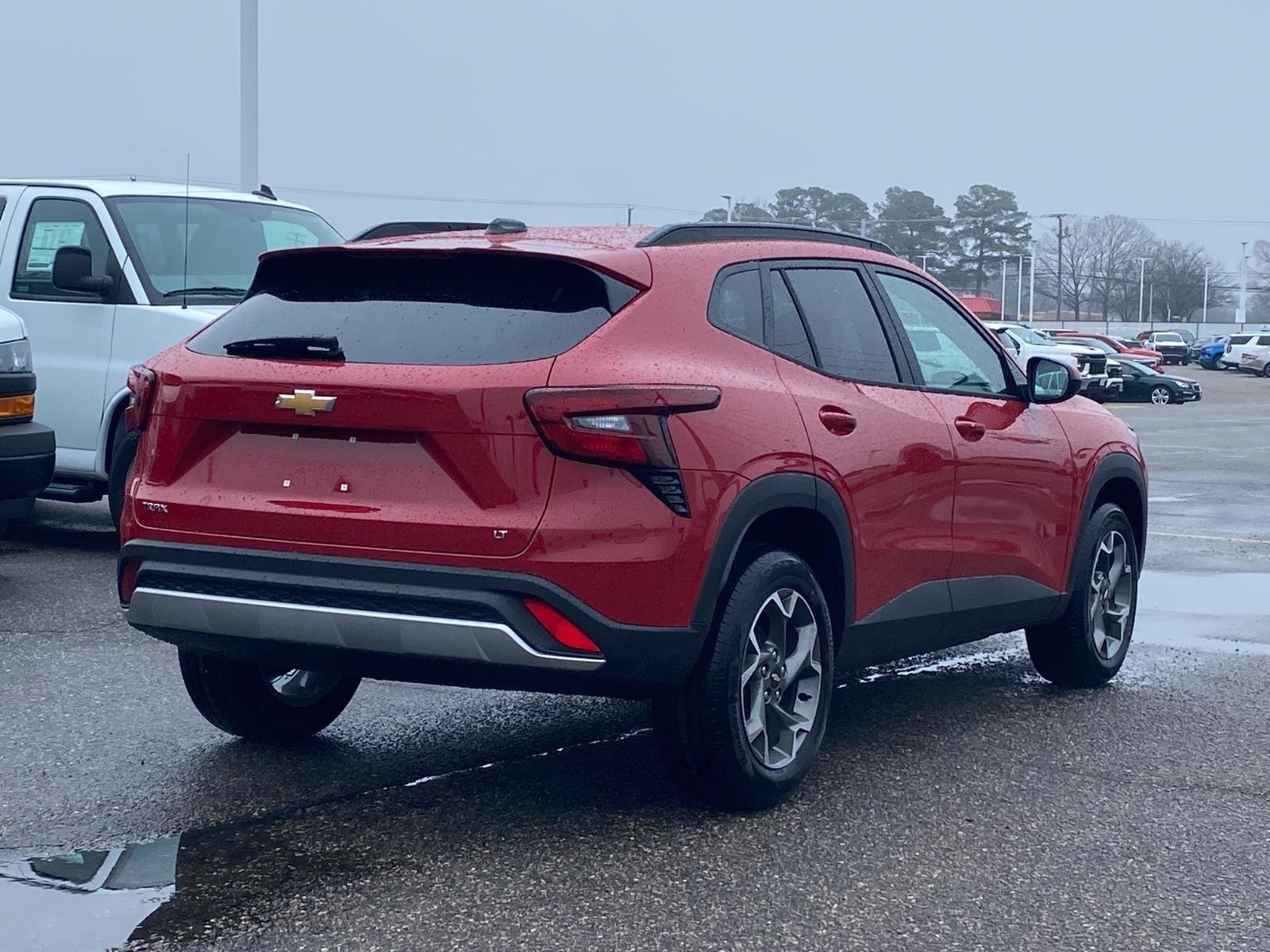 New 2026 Chevrolet Trax LT w/ LT Convenience Package FWD image 3