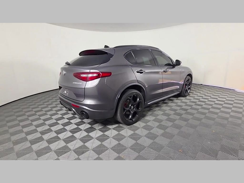 Used 2023 Alfa Romeo Stelvio Veloce AWD/4WD image 39