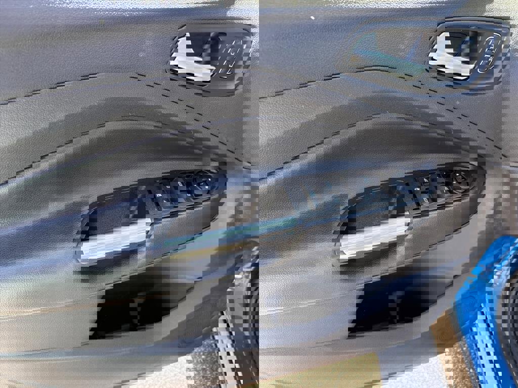 Used 2018 Ford Escape SE w/ SE Sync 3 Package image 19