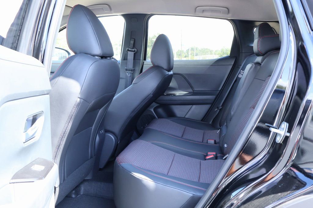 New 2026 Nissan Kicks SR w/ Cold Weather Package image 8