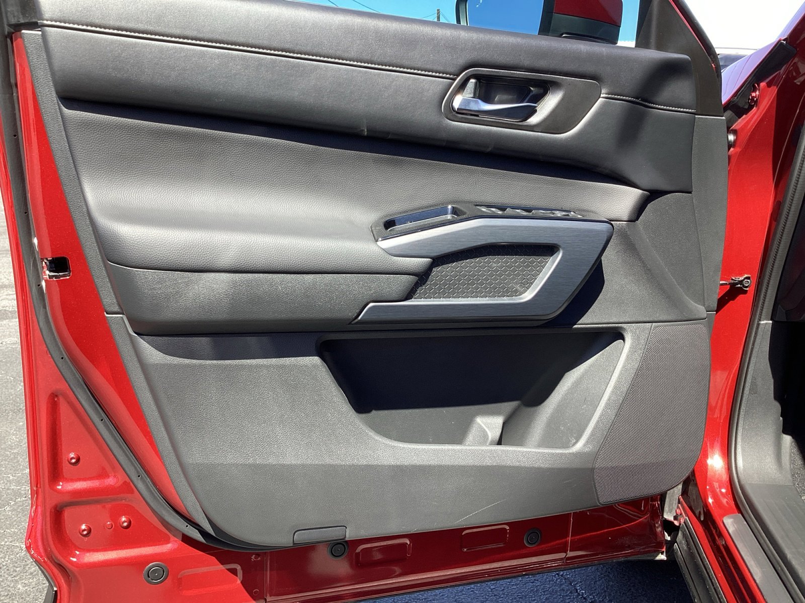 Used 2025 Nissan Pathfinder SL image 34