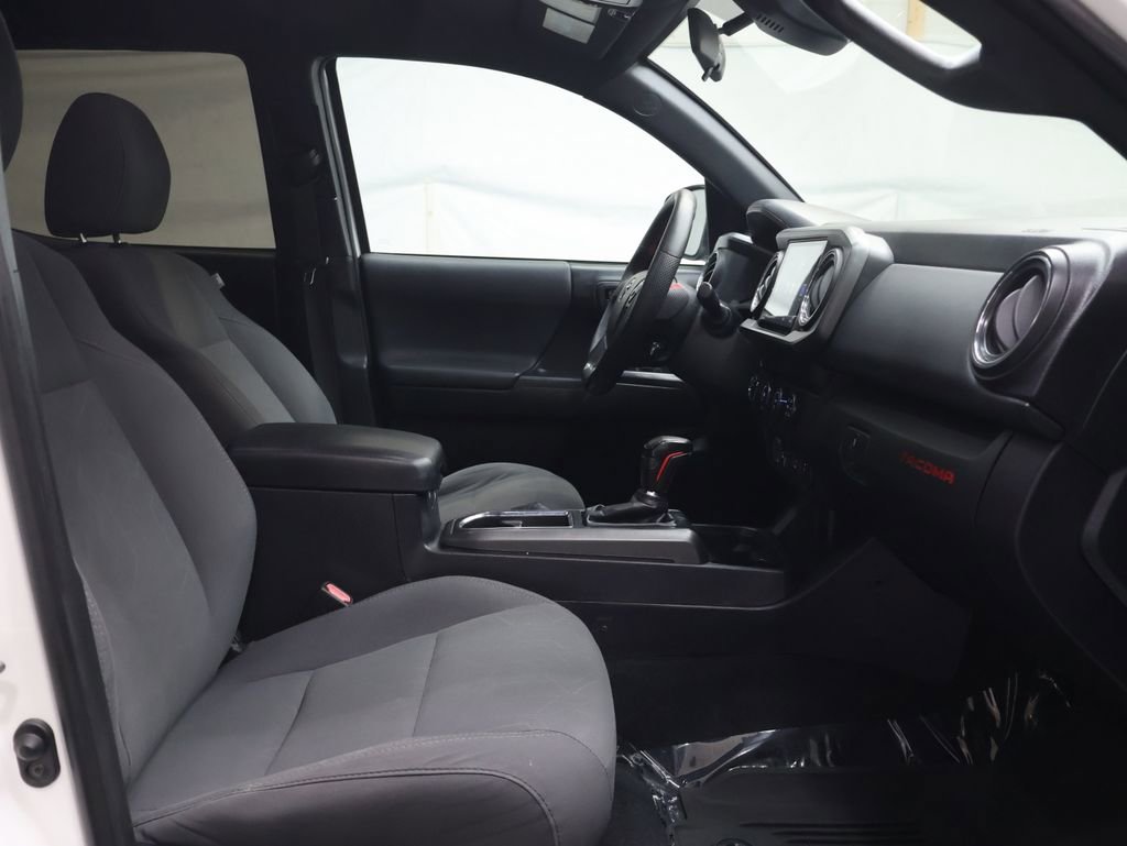 Used 2019 Toyota Tacoma TRD Sport image 9