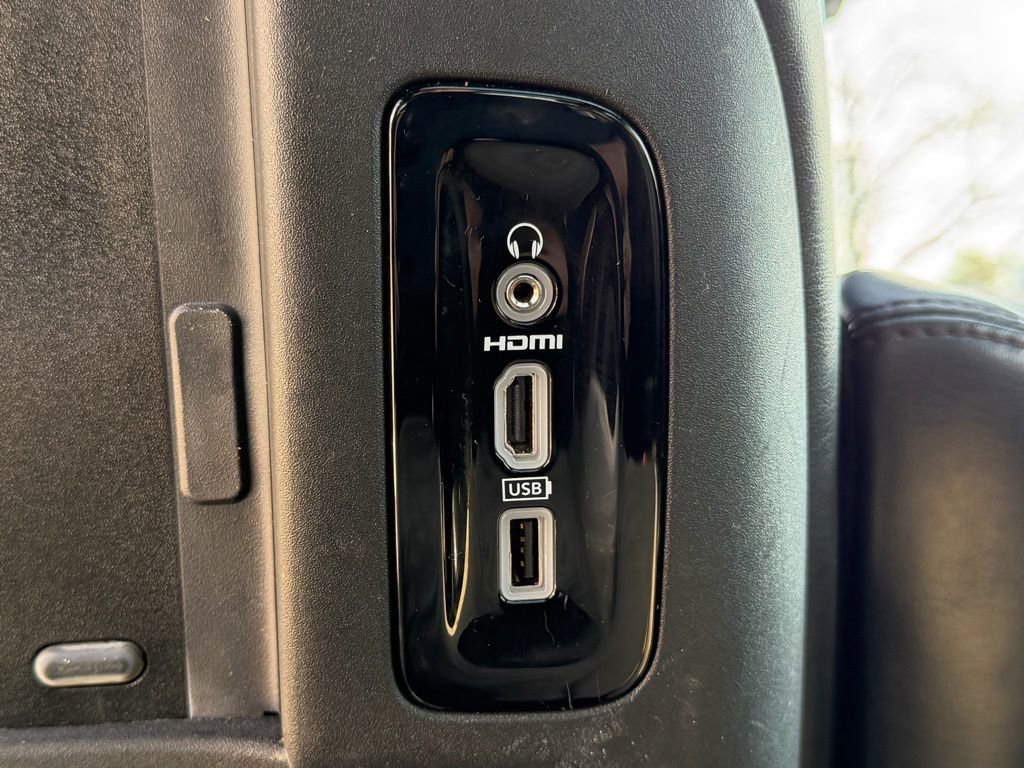 Used 2020 Chrysler Pacifica Limited image 36