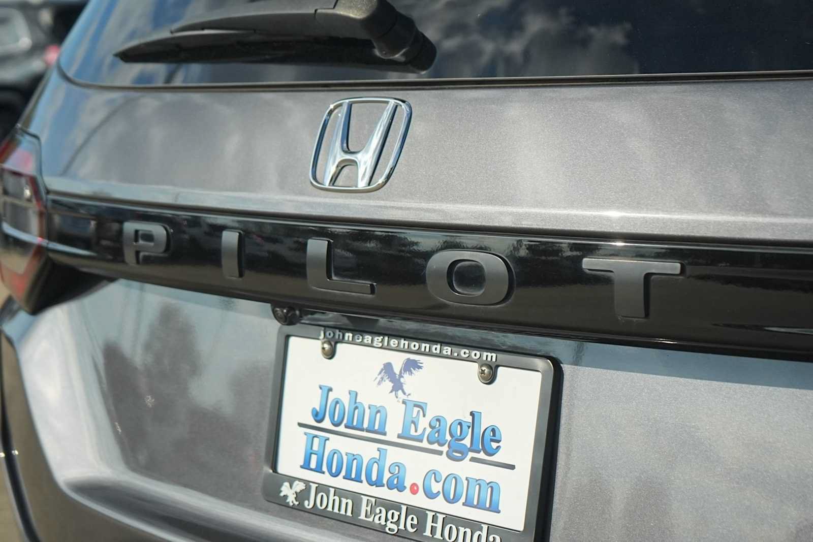 Used 2025 Honda Pilot EX-L image 8