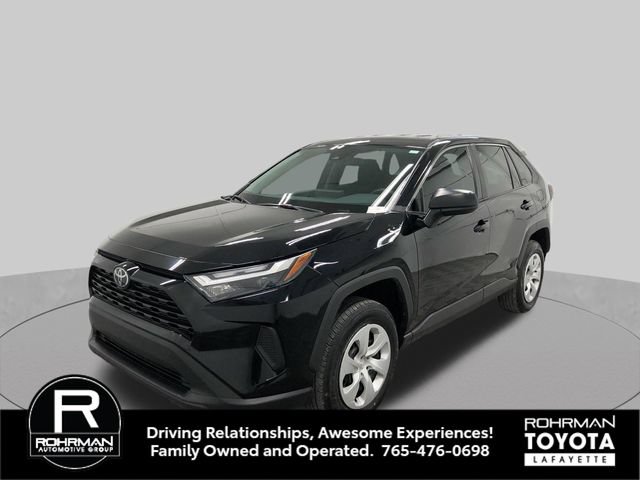 Used 2024 Toyota RAV4 LE AWD/4WD image 2