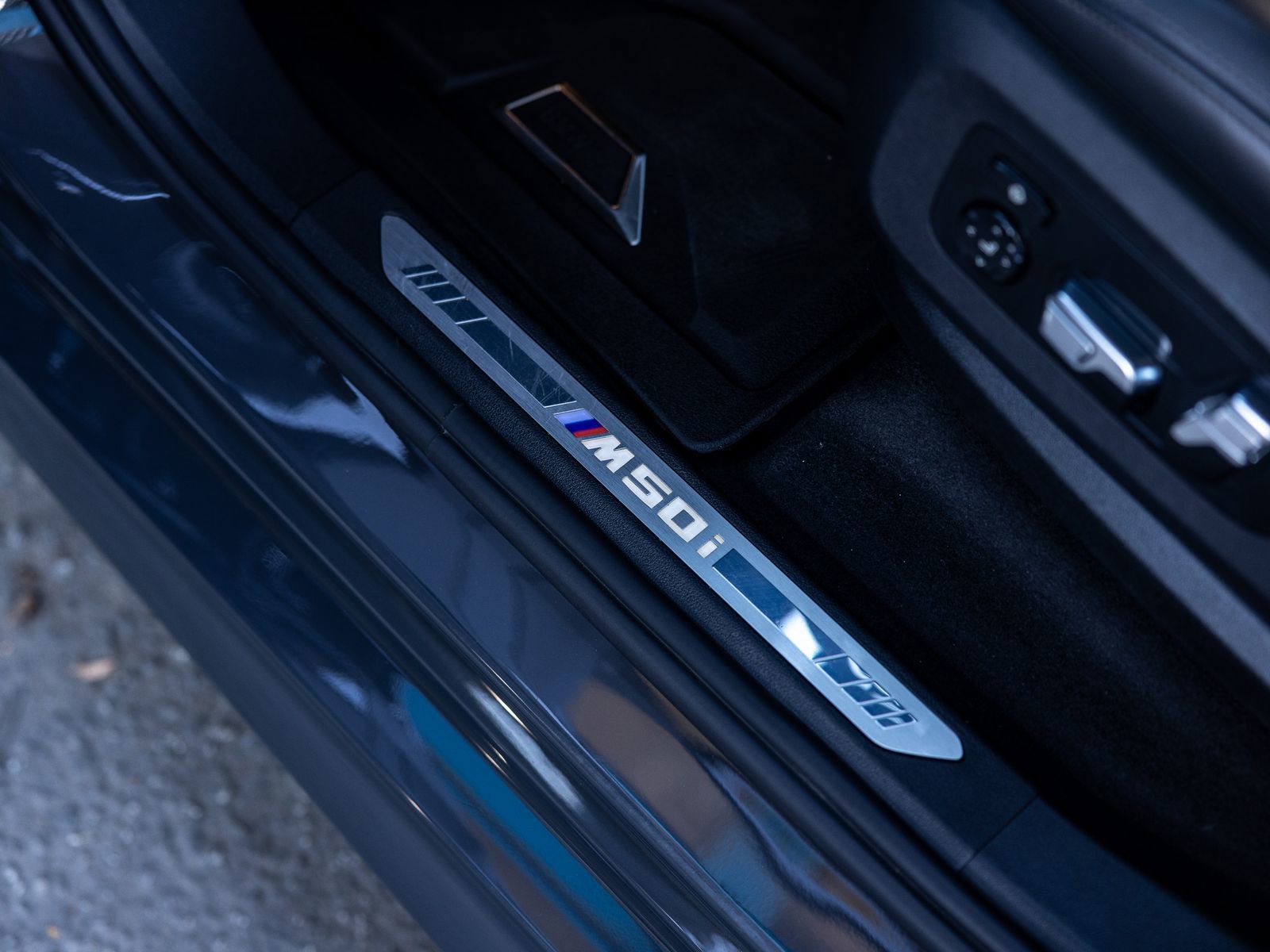 Used 2023 BMW X5 M50i w/ Climate Comfort Package image 27