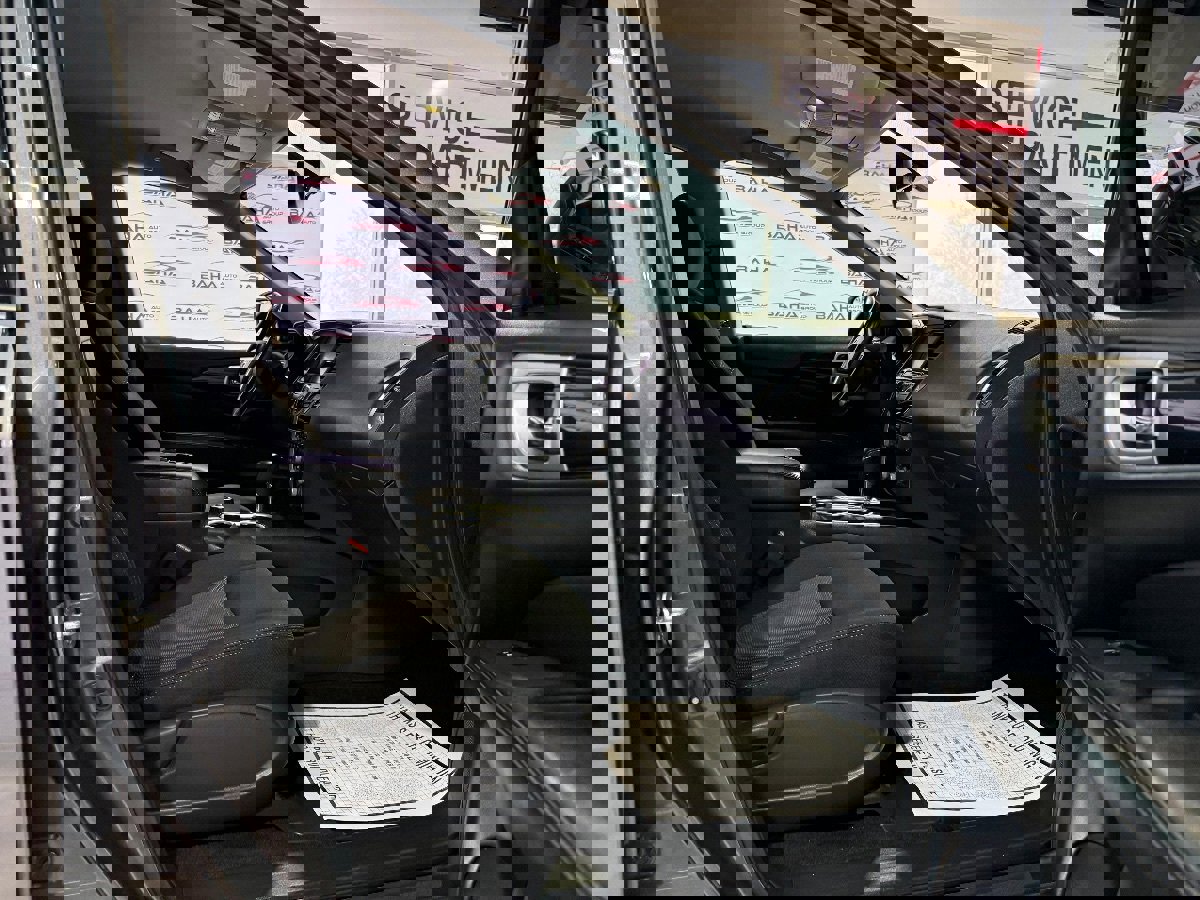 Used 2019 Nissan Pathfinder SV image 49