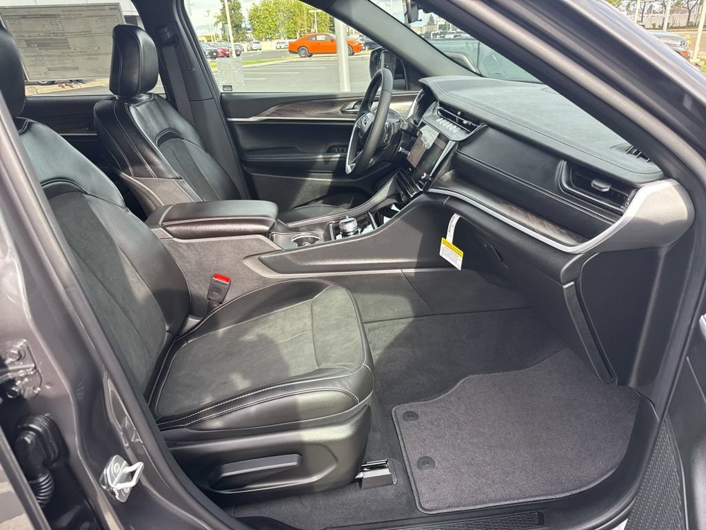 New 2026 Jeep Grand Cherokee Altitude AWD/4WD image 13