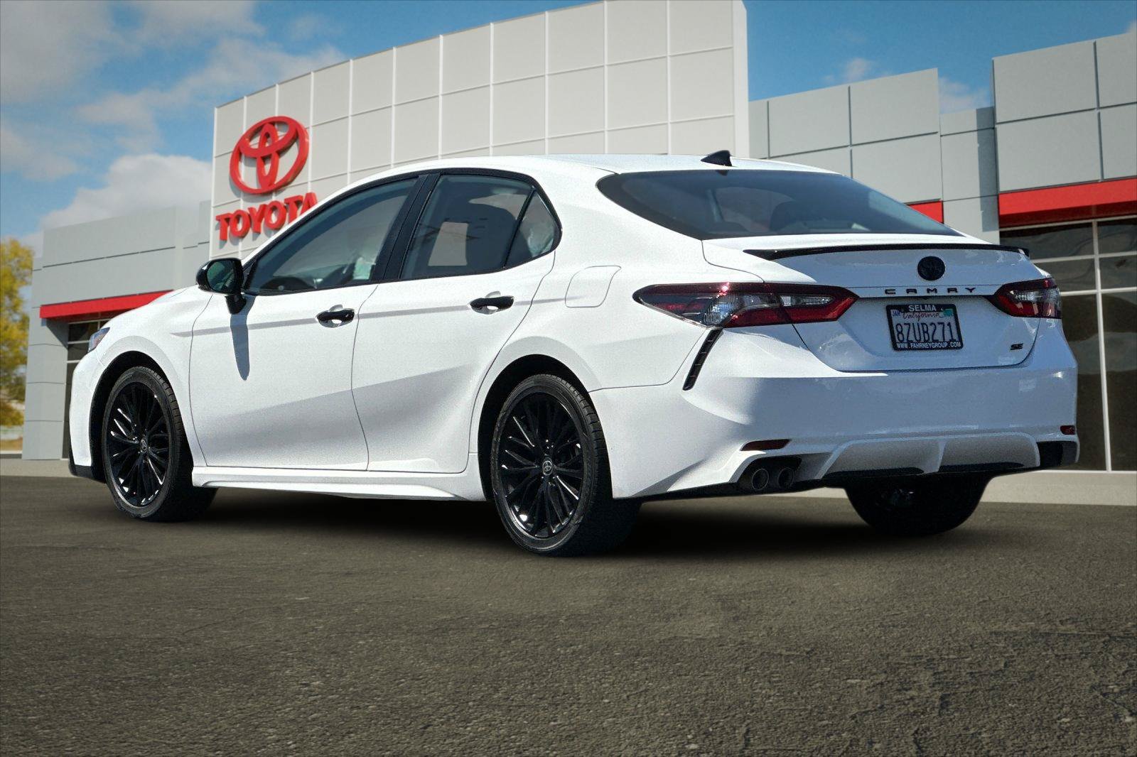 Certified 2022 Toyota Camry SE w/ Convenience Package FWD image 4