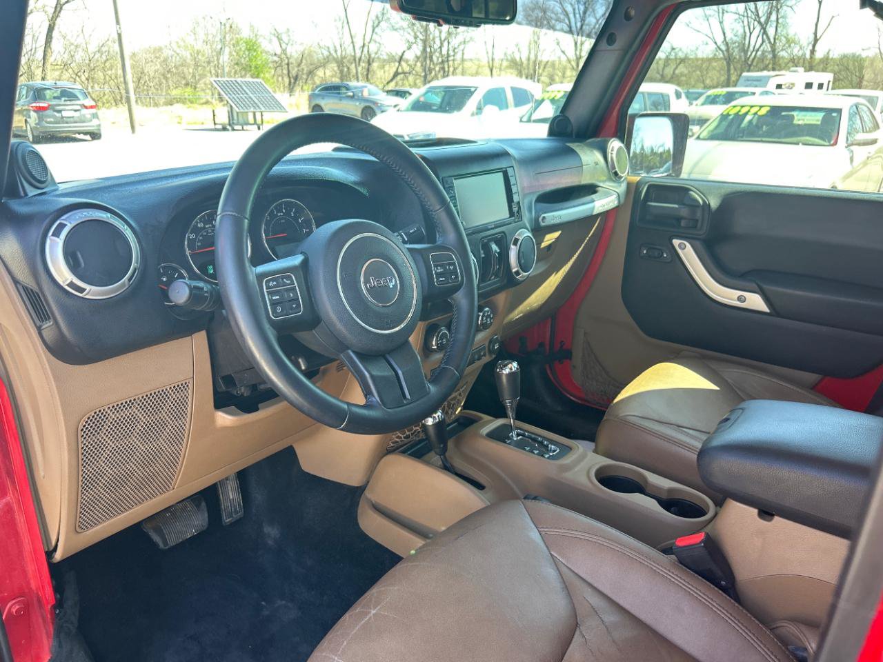 Used 2014 Jeep Wrangler Unlimited Sahara w/ Connectivity Group AWD/4WD image 17