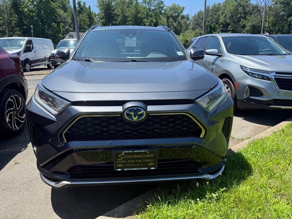 Used 2021 Toyota RAV4 SE w/ Weather & Moonroof Package AWD/4WD image 4