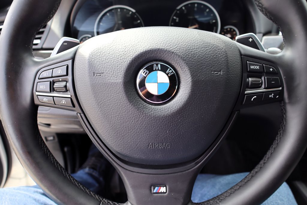 Used 2015 BMW 750Li xDrive AWD/4WD image 30