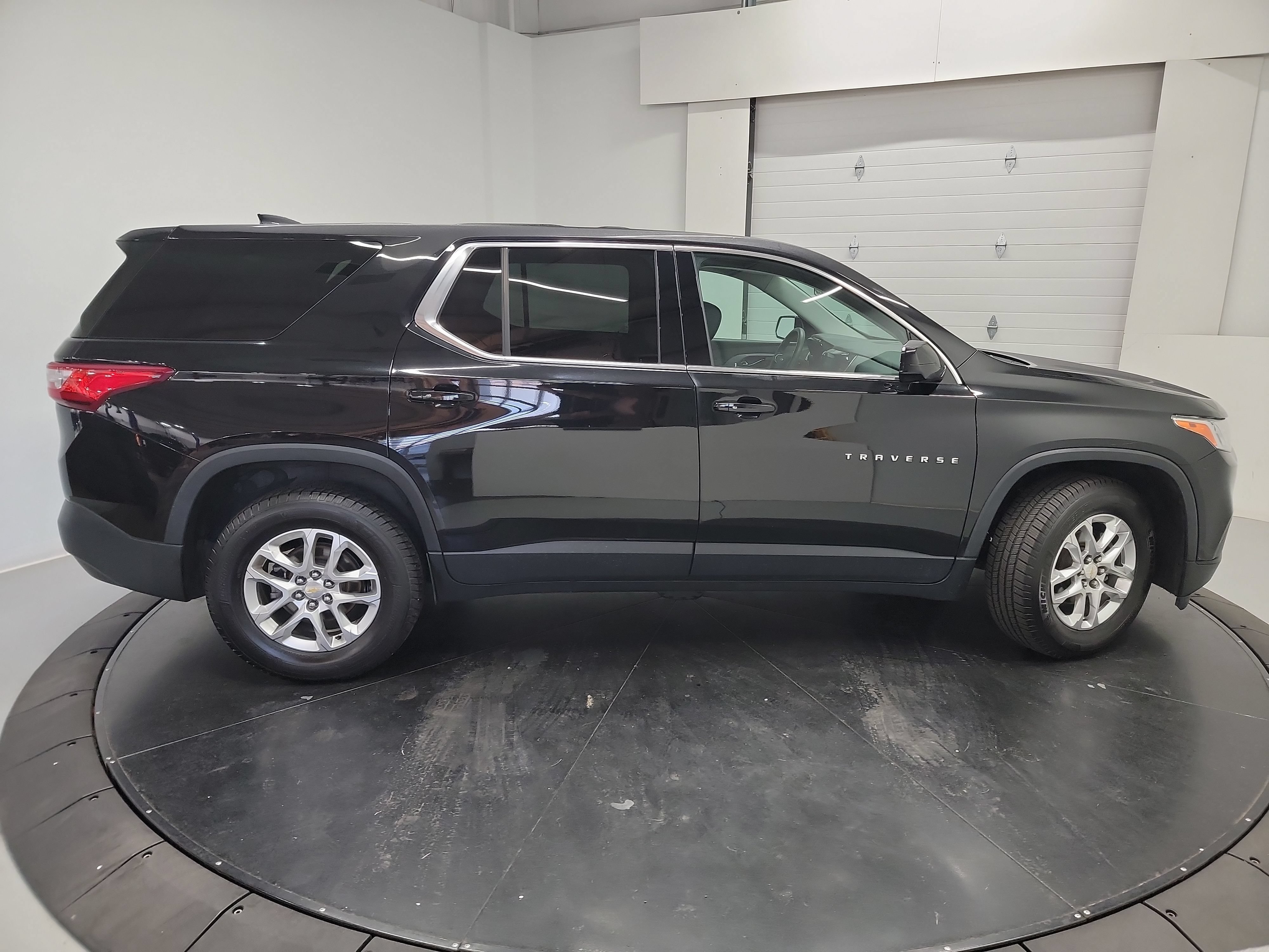 Used 2019 Chevrolet Traverse LS FWD image 11