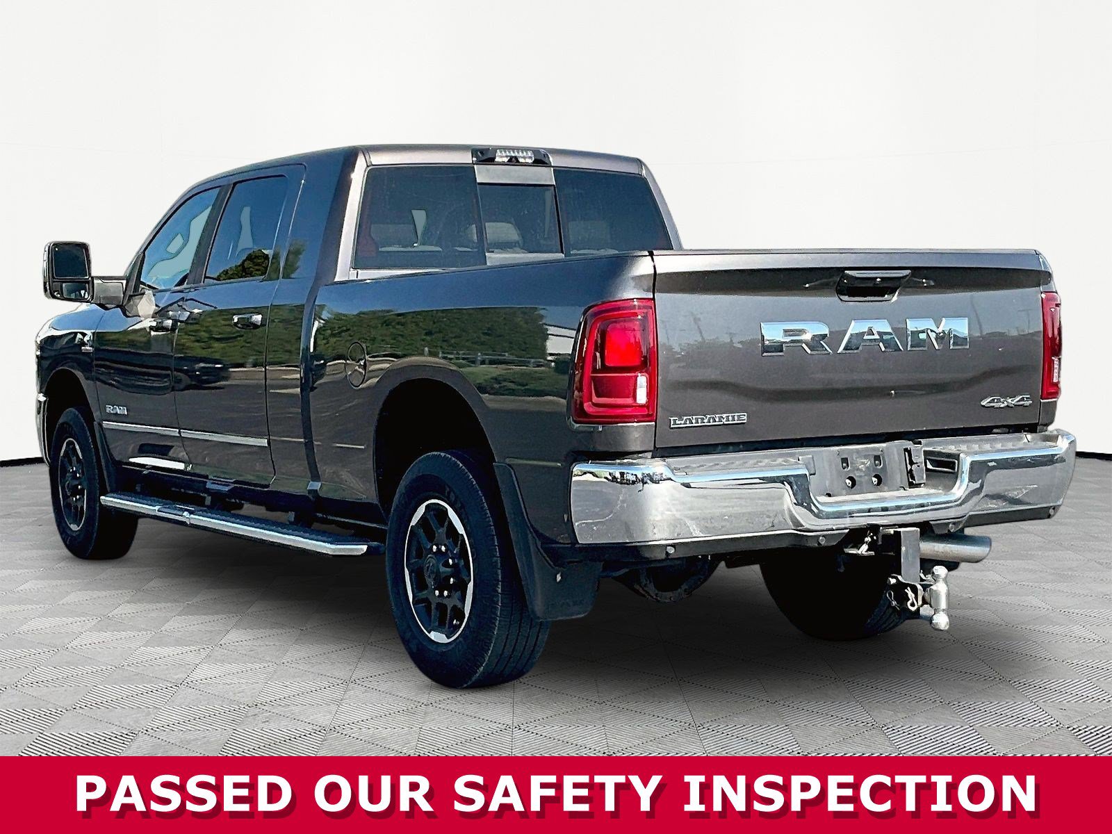Used 2025 RAM 3500 Laramie w/ Towing Technology Group AWD/4WD image 4