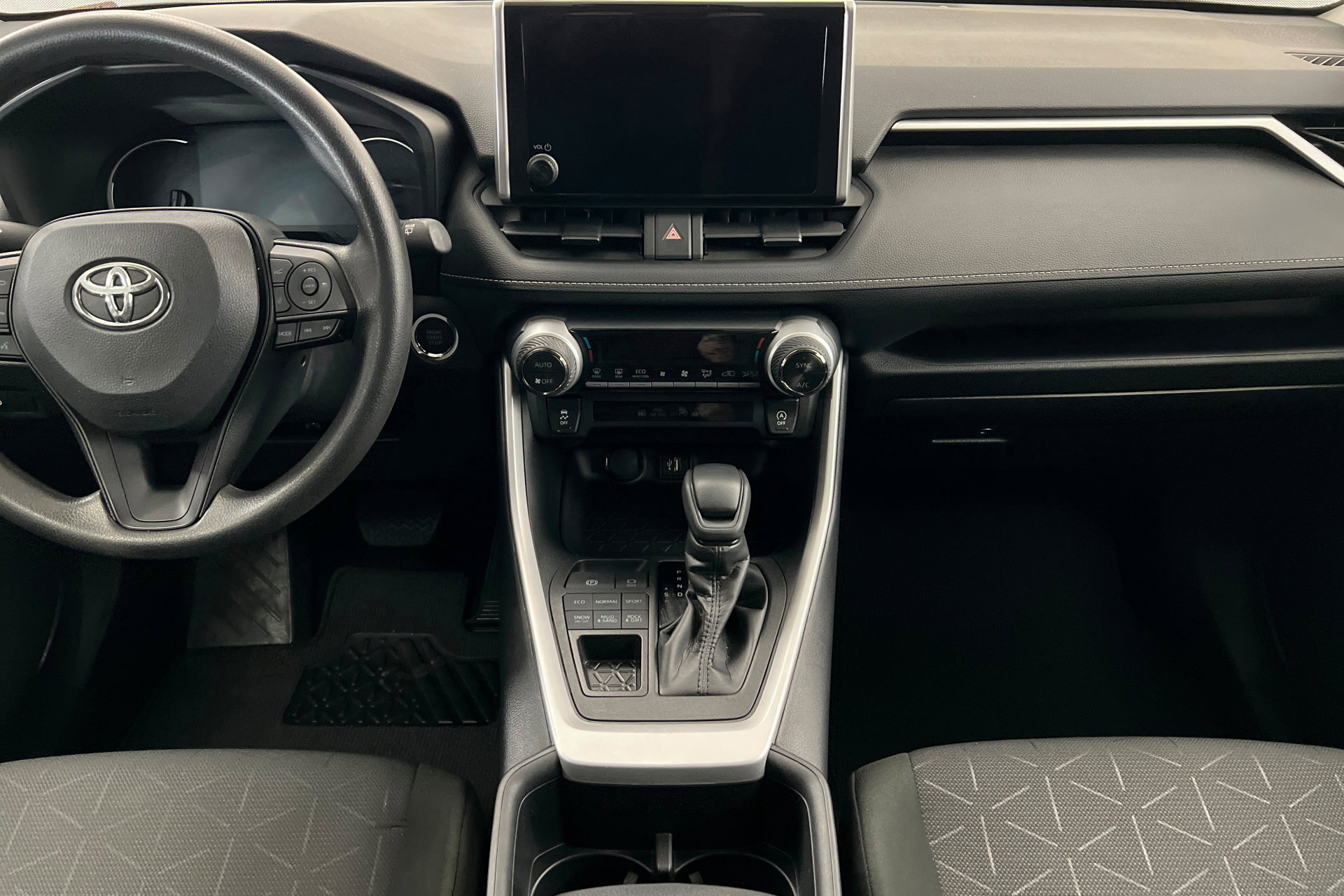 Used 2024 Toyota RAV4 XLE AWD/4WD image 14